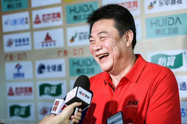 及至影片结束，同样的音乐再次出现，只是这次境界豁然开朗，随着主人公的视线，新绿渐次出现，有力的音节中仿佛有希望的嫩芽在拔节。
